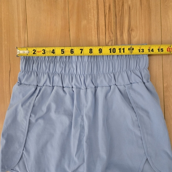 New in Active Stretch Shorts Light Blue Size Large - Picture 9 of 10